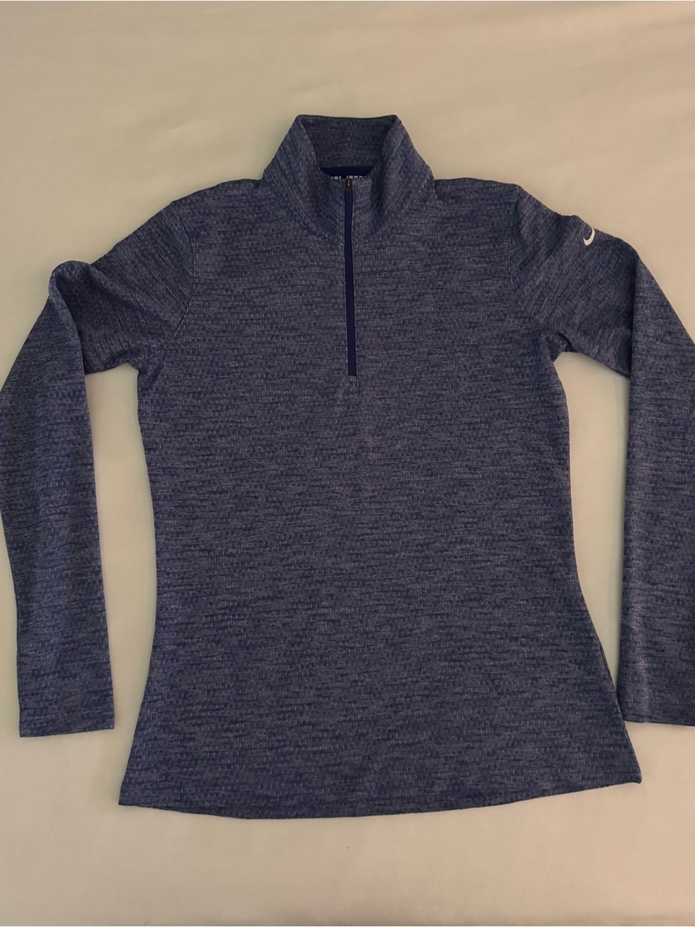 Nike size large women's long sleeved golf top. EUC. Plum color.